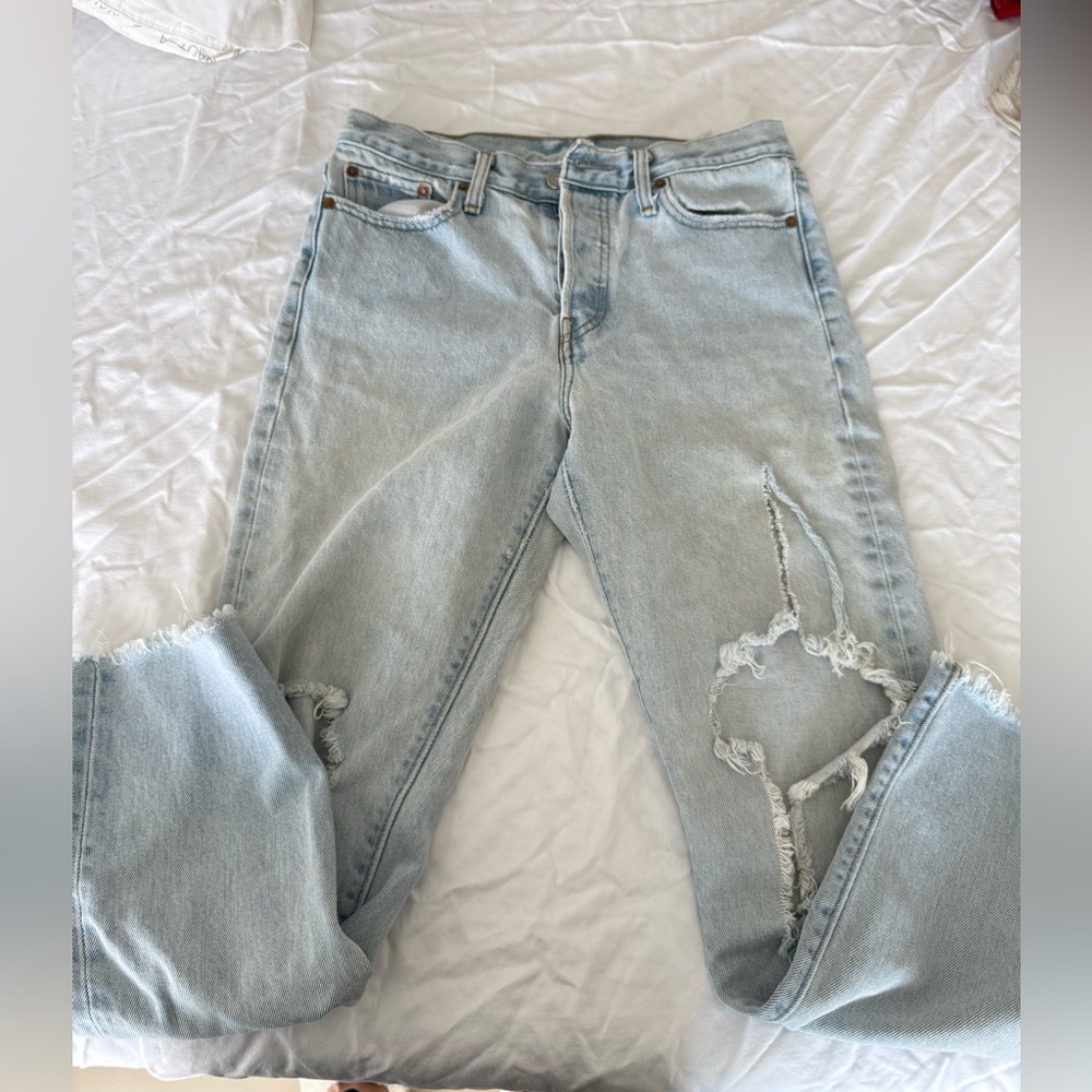 🛍️HIGH WAIST VERY RIPPED LEVIS JEANS